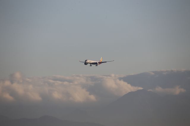 Airbus A350-900 (HL8079)