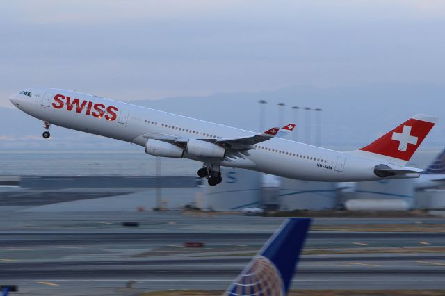 Airbus A340-300 (HB-JMA)