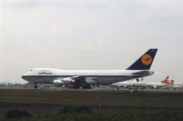 Boeing 747-200 (D-ABYR) - Departure at Narita Intl Airport Rwy34 on 1988/05/25