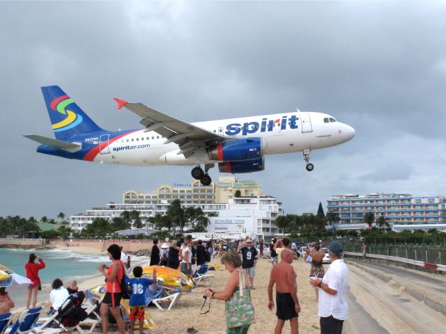 Airbus A319 (N505NK) - Landing in light rain at Princess Juliana, Sint Maarten - December 24, 2011