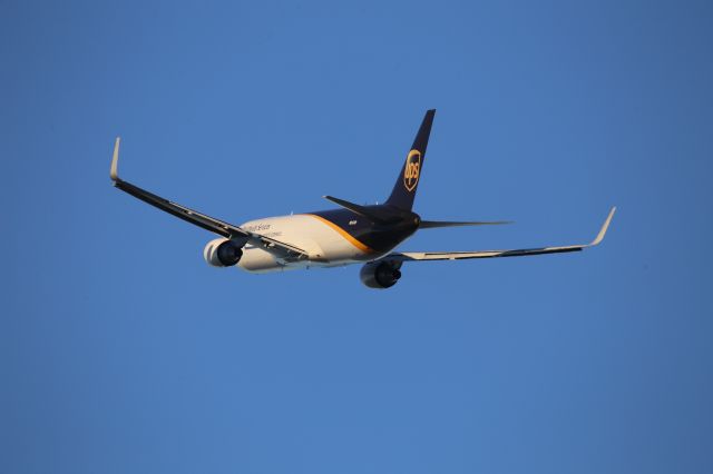 BOEING 767-300 (N347UP)