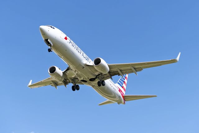 Boeing 737-800 (N309PC)