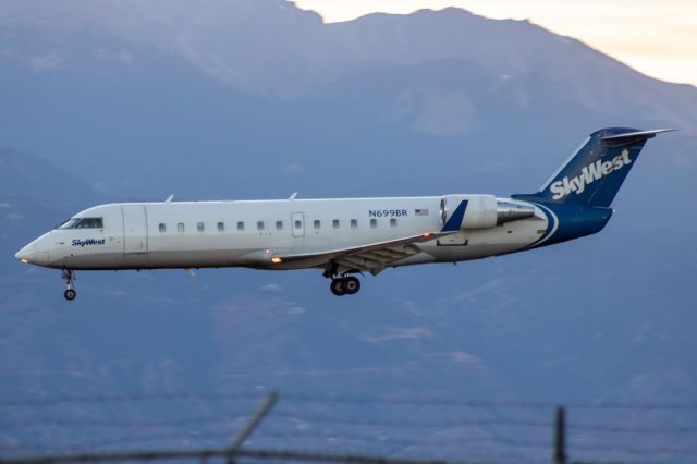 Canadair Regional Jet CRJ-200 (N699BR)