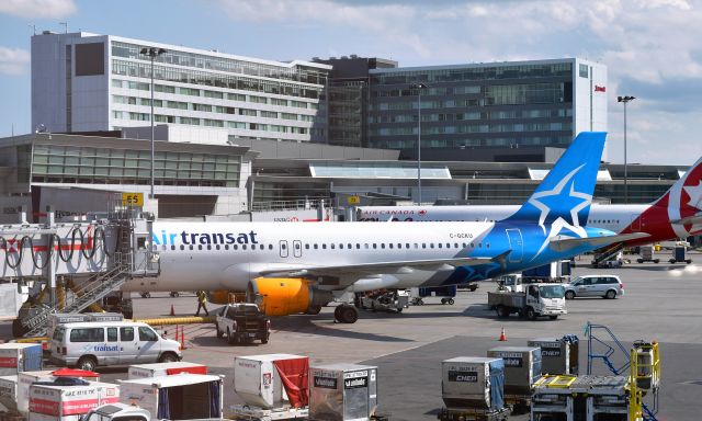 Airbus A320 (C-GCKU) - Air Transat Airbus A320-212 C-GCKU in Montréal 