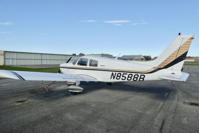 Piper Cherokee (N8588B)