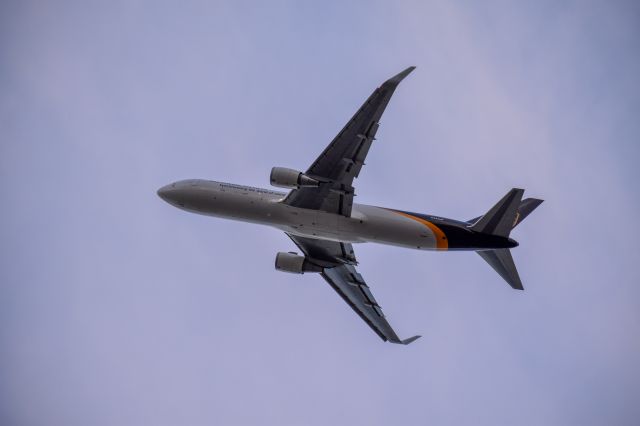 BOEING 767-300 (N344UP) - Takeoff runway 36 