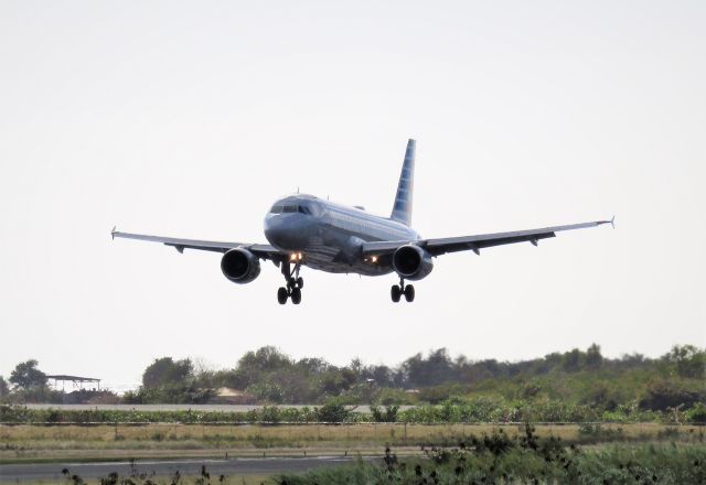 Airbus A320 (N724UW)