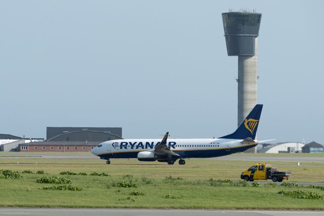 Boeing 737-700 (9H-QAI) - Landing in Copenhagen Sep 2020