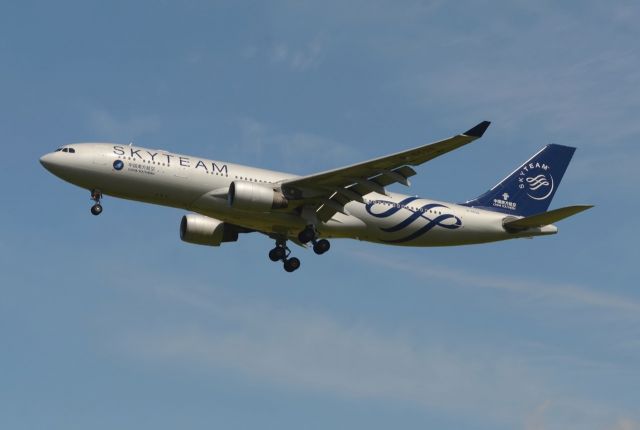 Airbus A330-200 (B-6528)