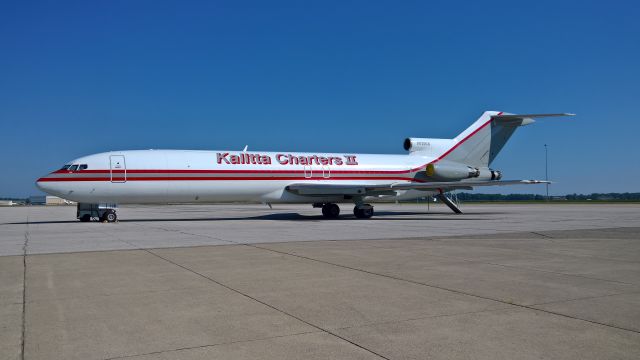 BOEING 727-200 (N720CK) - She looks fast just sitting there… ð