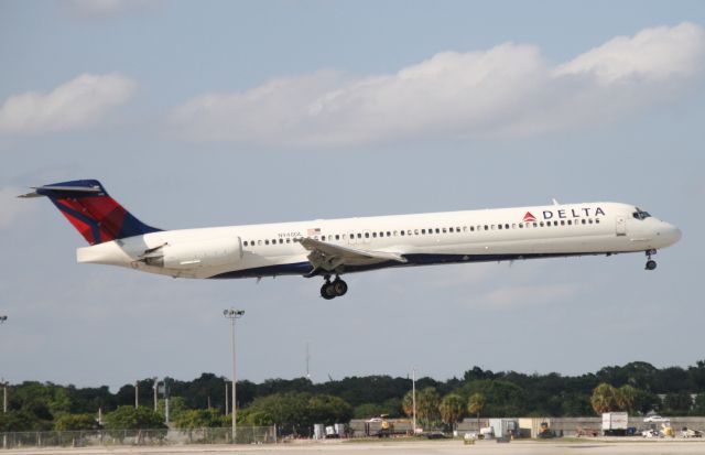 McDonnell Douglas MD-83 (N948DL)