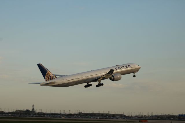 BOEING 777-300ER (N2332U) - United 777-300 departing 23R for SFO  at IND