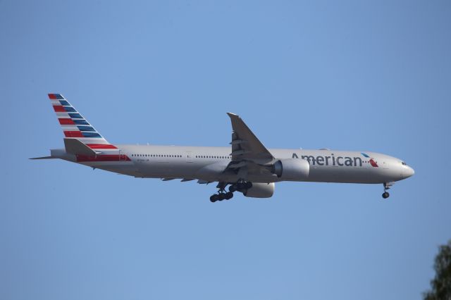 BOEING 777-300ER (N718AN)