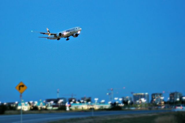 BOEING 777-300ER (B-KPL) - Arrival at YVR