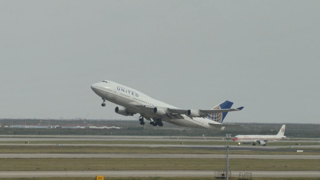 Boeing 747-200 (N119UA) - Oct 31, 2015