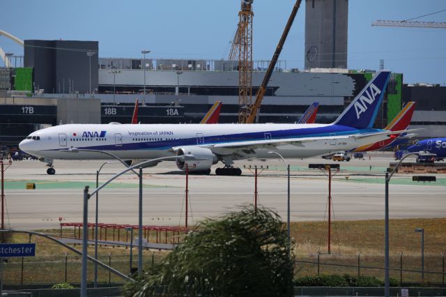 BOEING 777-300ER (JA736A)