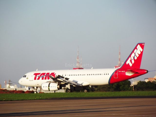 Airbus A320 (PR-MAS)