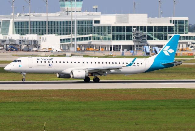 Embraer ERJ-190 (I-ADJW)