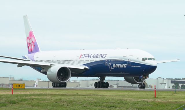 BOEING 777-300ER (B-18007) - China Airlines final 777-309(ER), their tenth on order, B-18007, wearing the Dreamliner Livery (Boeing House) back taxiing down runway 34L at KPAE before departure to Taipei on delivery as Dynasty 1710 Heavy.  