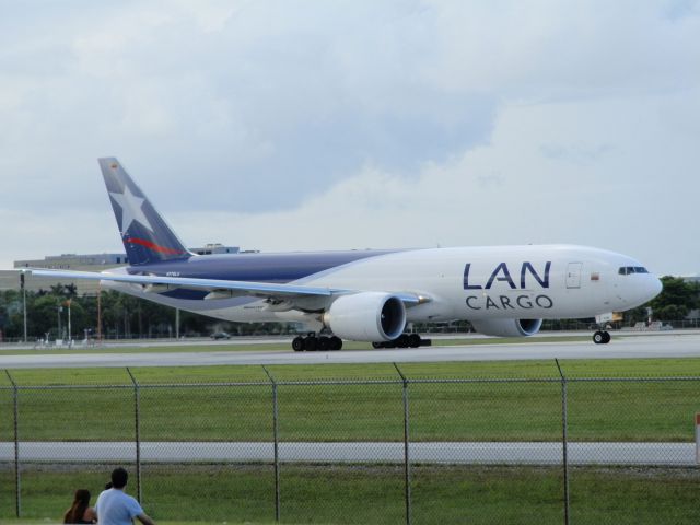 BOEING 777-200LR (N776LA)