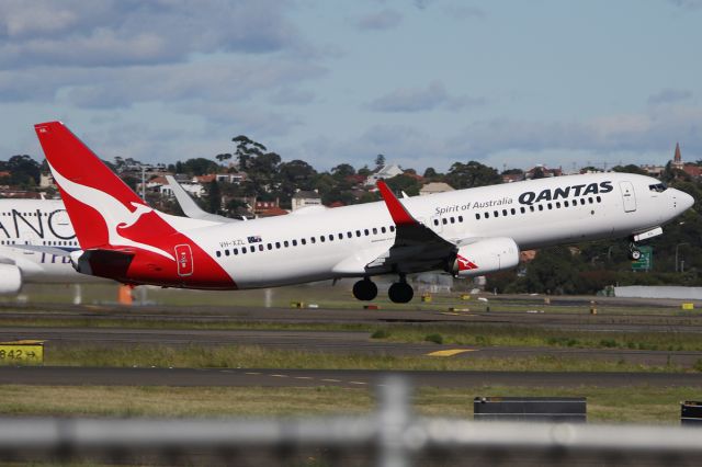 Boeing 737-800 (VH-XZL) - on 2 December 2017