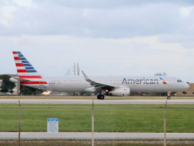 Airbus A321 (N134AN)