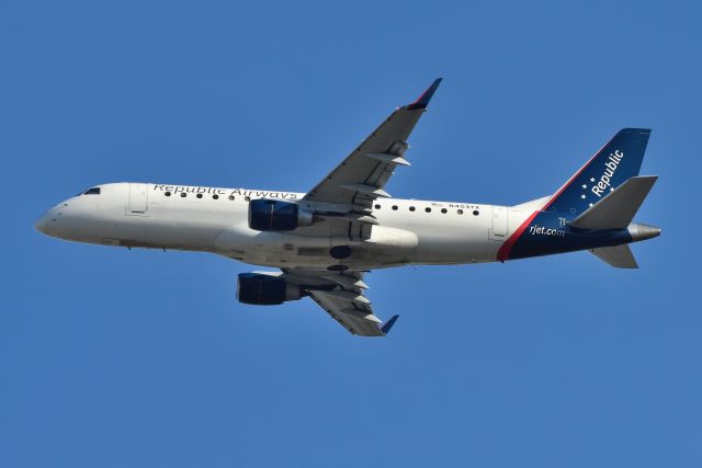 Embraer 175 (N403YX) - 5-L 03-08-23