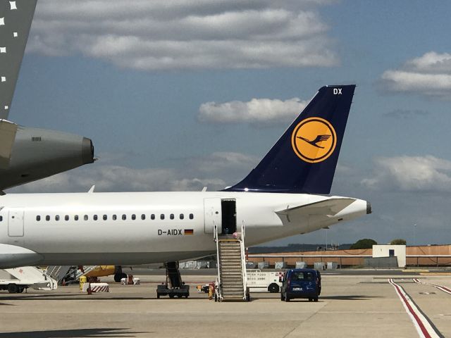 Airbus A321 (AA-IDX) - Just disembarked from an Alitalia A320 from Barcelona 