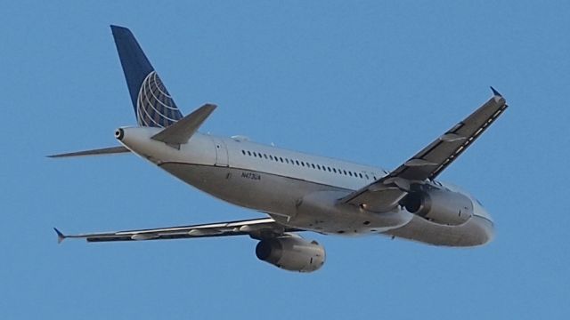Airbus A320 (N473UA) - Departing 36L