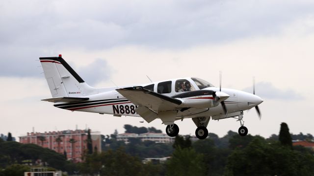 Beechcraft 55 Baron (N888HG)