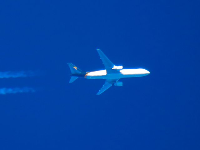 BOEING 767-300 (N371UP)
