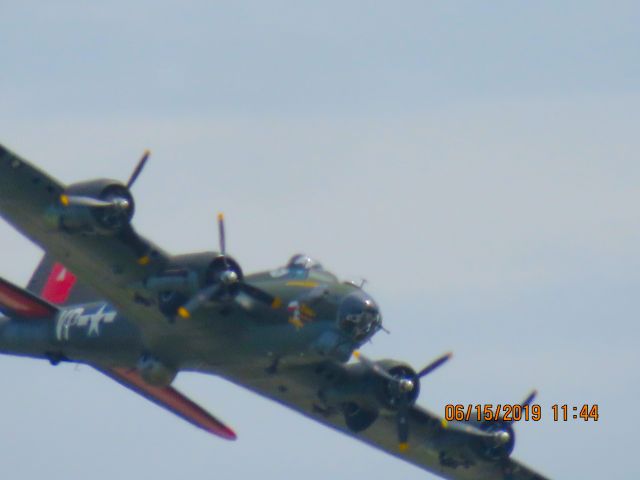 Boeing B-17 Flying Fortress (N7227C)