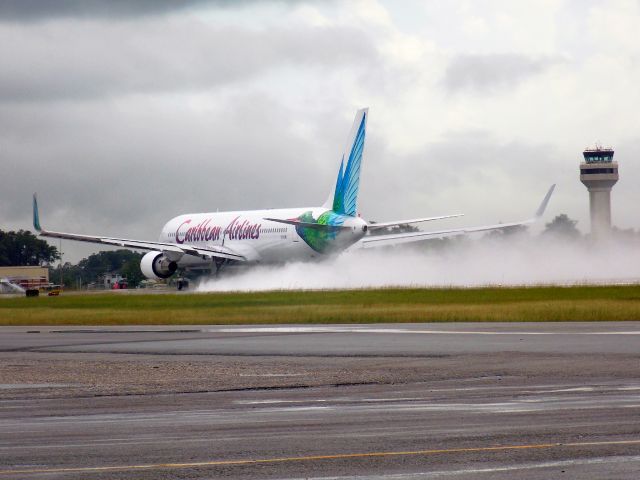 BOEING 767-300 (9Y-LHR)