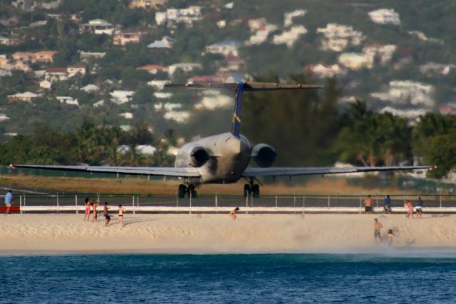 McDonnell Douglas MD-83 (PJ-MDC)