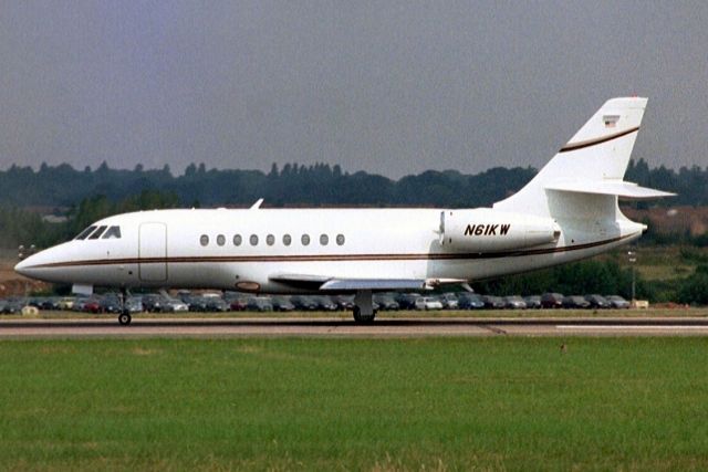 Dassault Falcon 2000 (N61KW) - Departing rwy 26 on 16-Jul-03.  Reregistered N510RR.