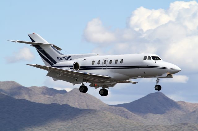 Hawker 800 (N825MS) - Hawker 800 (N825MS) arriving from McClellan-Palomar (KCRQ)