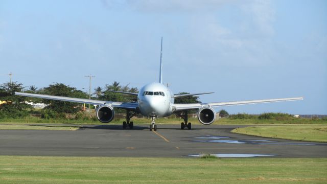 BOEING 767-300 (C-GHLT)