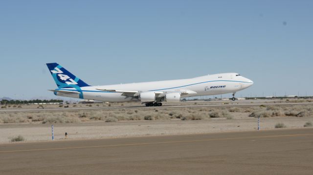 BOEING 747-8 (N5017Q) - Landing at KNYL Aug 31, 2010.