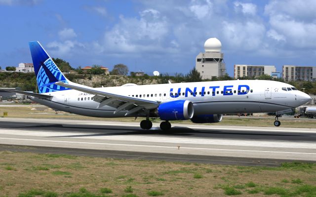 Boeing 737 MAX 8 (N37354)