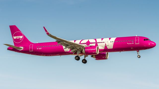 Airbus A321 (TF-SKY) - A321-253(WL) of WOW Air on short finals to runway 23 at YYZ