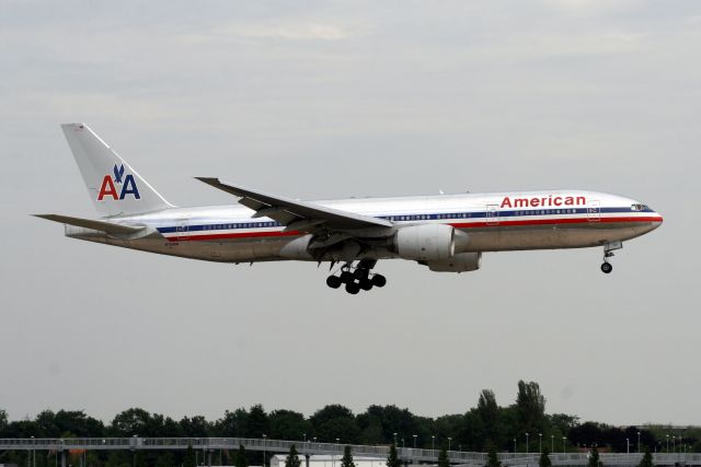 Boeing 777-200 (N754AN) - Arriving on 25-Jun-09 operating flight AAL116 from KJFK.