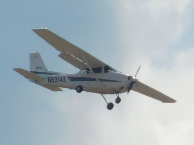 Cessna Skyhawk (N53143) - Delta State University Cessna 172 Skyhawk on approach to Cleveland Municipal Airport