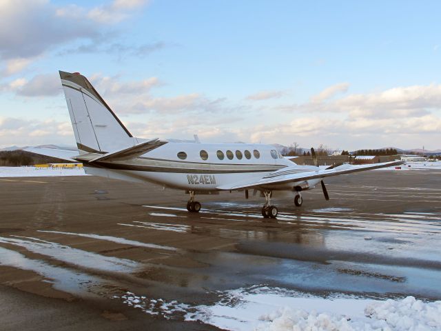 Beechcraft King Air 100 (N24EM)