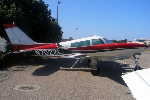 Cessna 310 (N7022L) - Seen here on 13-Aug-06.