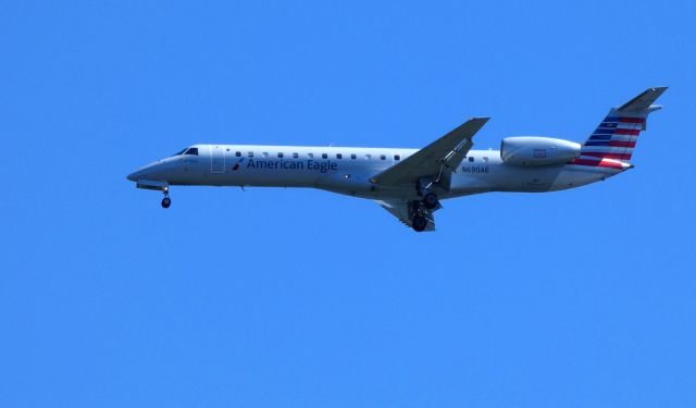 Embraer ERJ-145 (N690AE) - Shown here on approach is an American Airlines Embraer ERJ-145 in the Summer of 2018.