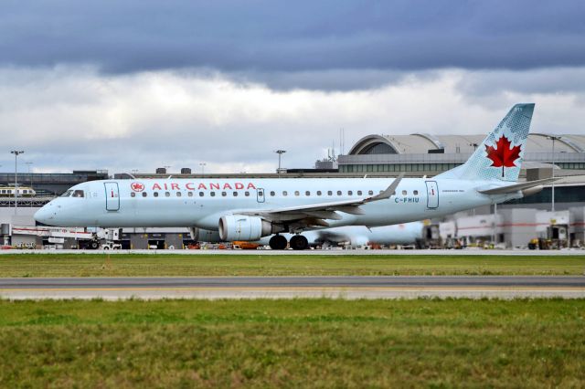 Embraer ERJ-190 (C-FHIU)