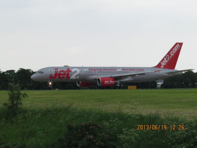 Boeing 757-200 (G-LSAI)