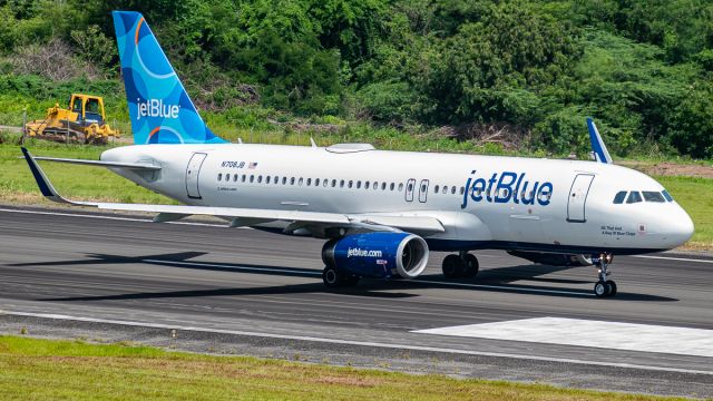 Airbus A320 (N708JB) - Jetblue A320 taxiing to the Gate after landing.