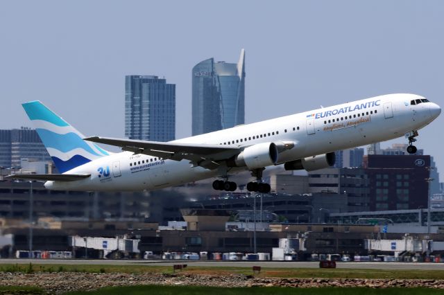 BOEING 767-300 (CS-TSU)