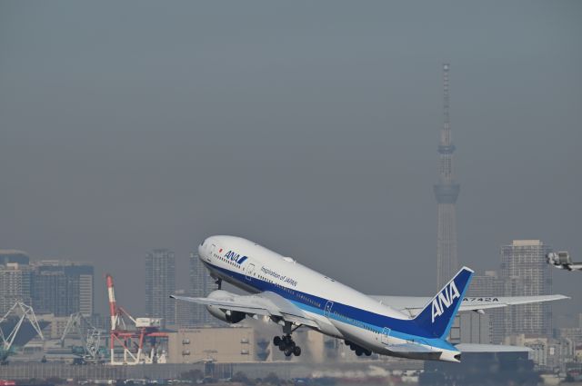 Boeing 777-200 (JA742A) - 10.Dec.2023br /RWY34R